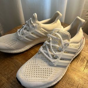 Adidas mens sz 9 white Ultra Boost endless energy